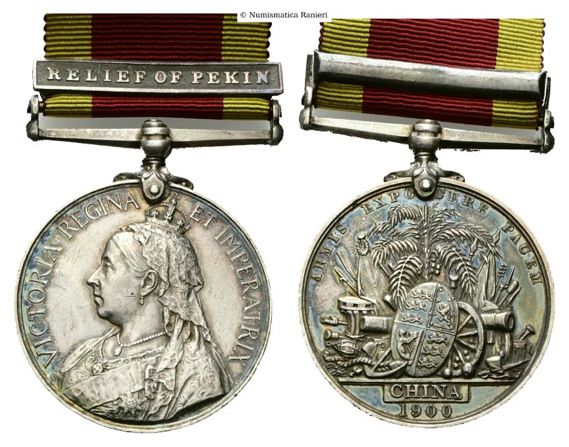 Medaglia di Guerra Gran Bretagna-Cina 1900, con cambretta nastro e barretta inscritta " RELIEF OF PEKIN"