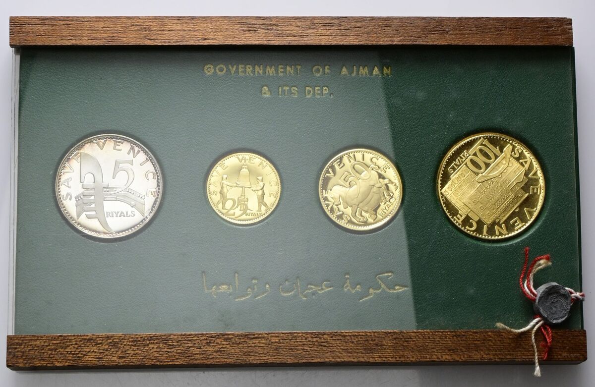 Proof Set 1971“Save Venice” in oro ed argento comprendente: 100 Riyals (Canal Grande), 50 Riyals (Cavalli nella Basilica di San Marco), 25 Riyals (Campane di Bronzo in Piazza San Marco) e 25 Riyals in argento (Rashid Bin Hamad al - Naimi).