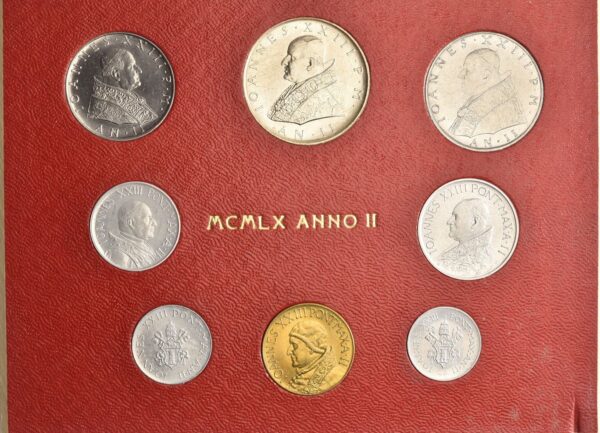 Serie completa di 8 valori 1960 a. II. Da 500 lire (Ag), 100 e 50 lire (Ac), 20 (Ba) 10, 5, 2 e lira (It).